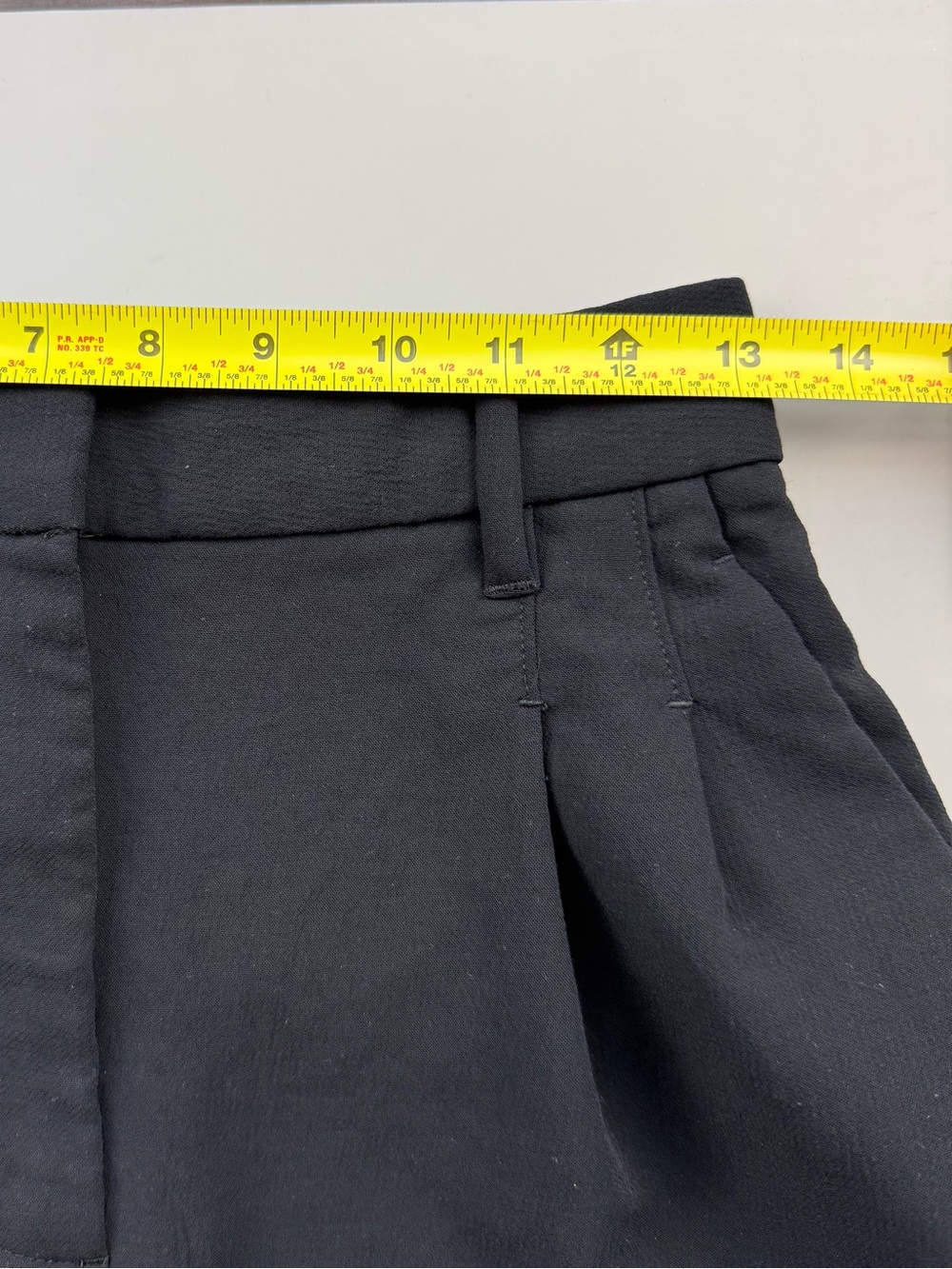 Aritzia Wilfred Effortless Mid-Thigh Pleated Trouser Shorts Black 4 Minimalist - Picture 9 of 13